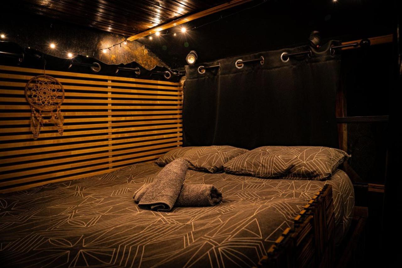 Hotel - Magic Bus - Klorakas Zewnętrze zdjęcie