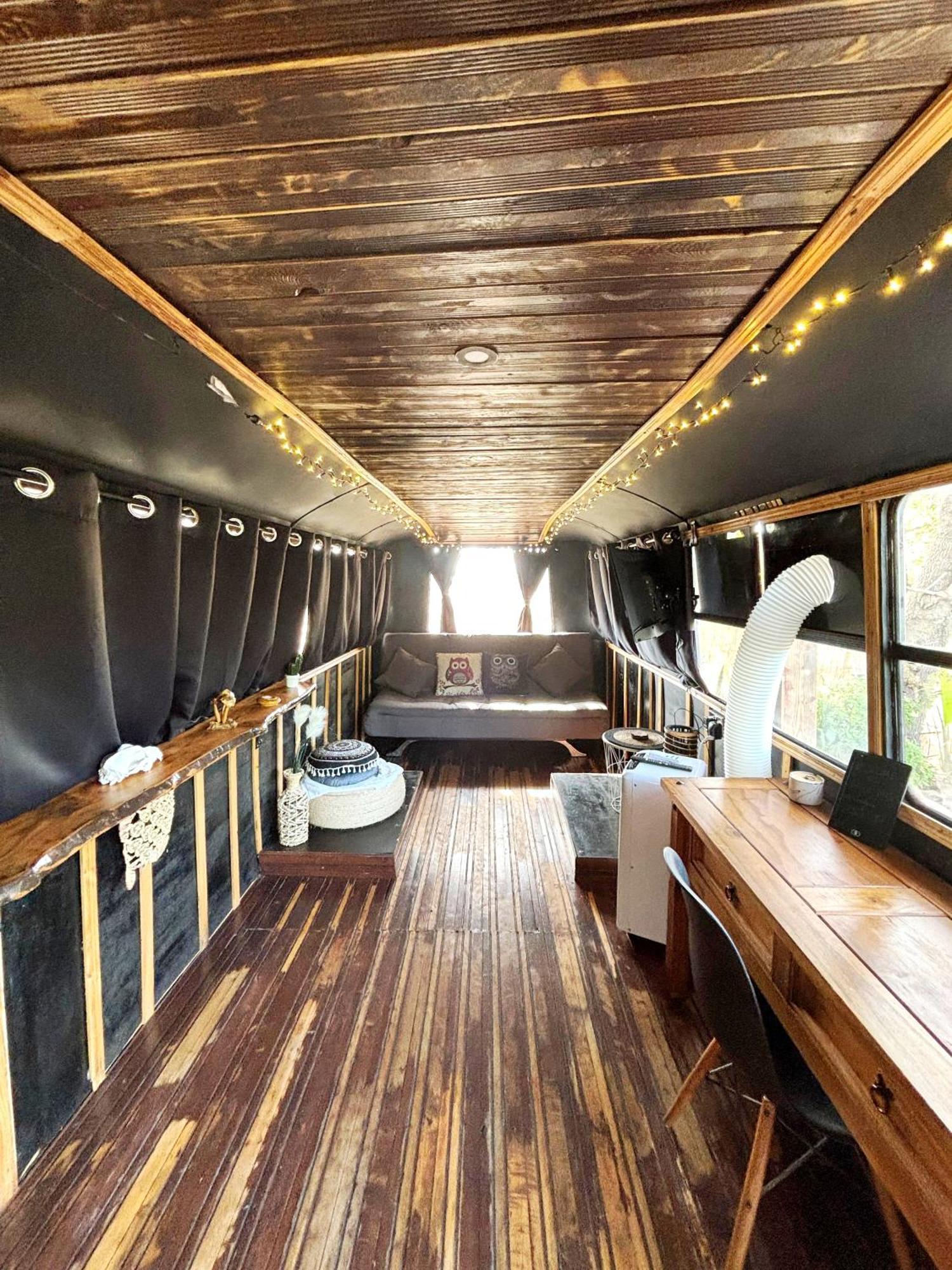 Hotel - Magic Bus - Klorakas Zewnętrze zdjęcie